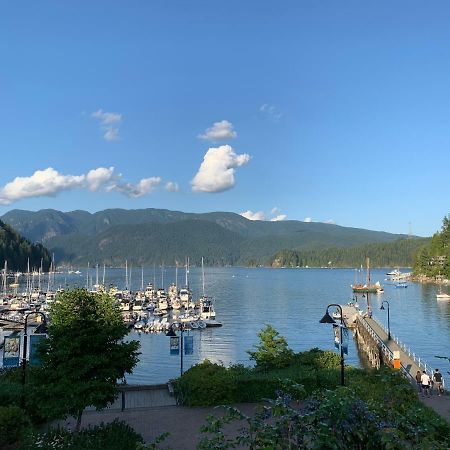 Deep Cove Retreat North Vancouver Bed & Breakfast ภายนอก รูปภาพ